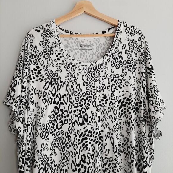 PENNINGTONS | Activezone Hi-Low Hem Crew Neck Tunic Top Leopard Pattern B&W 3X - Picture 3 of 11